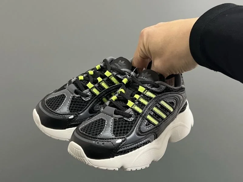 UrbanChic ADIDAS SHOES 29074