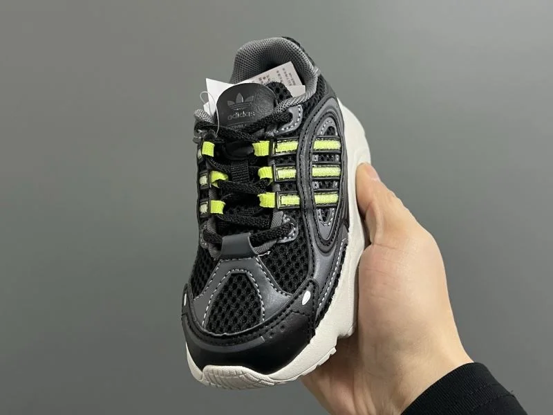 UrbanChic ADIDAS SHOES 29074