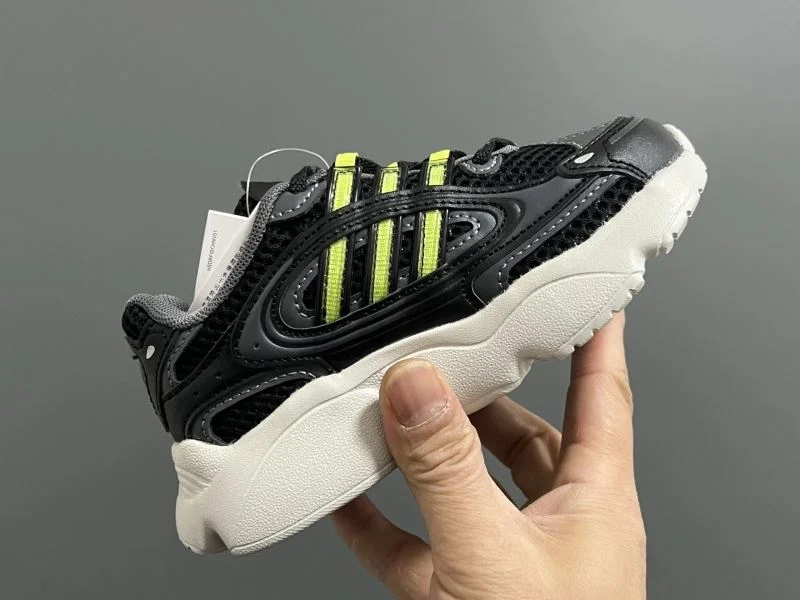 UrbanChic ADIDAS SHOES 29074