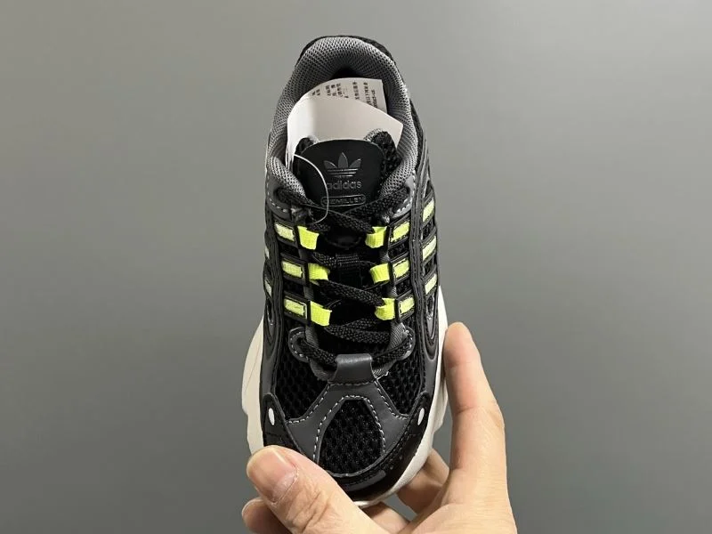 UrbanChic ADIDAS SHOES 29074