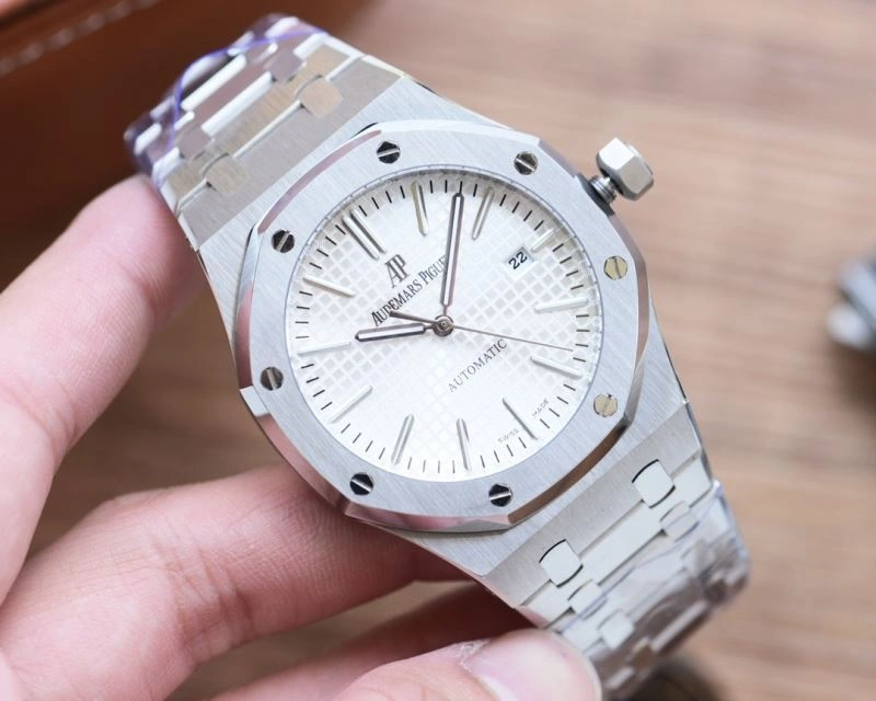 AP Watches Youthful 177013