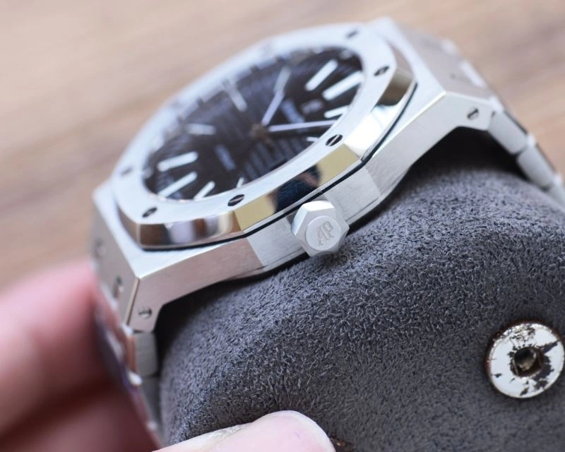 AP Watches Youthful 177013