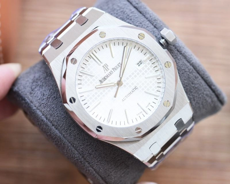 AP Watches Youthful 177013