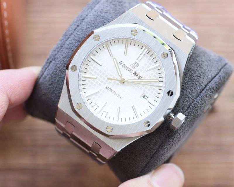 AP Watches Youthful 177013
