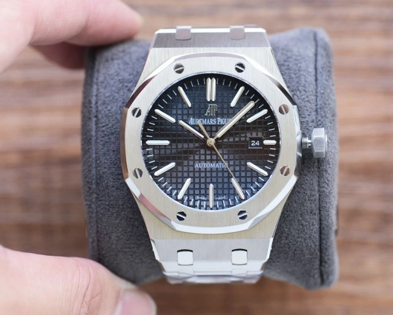AP Watches Youthful 177013