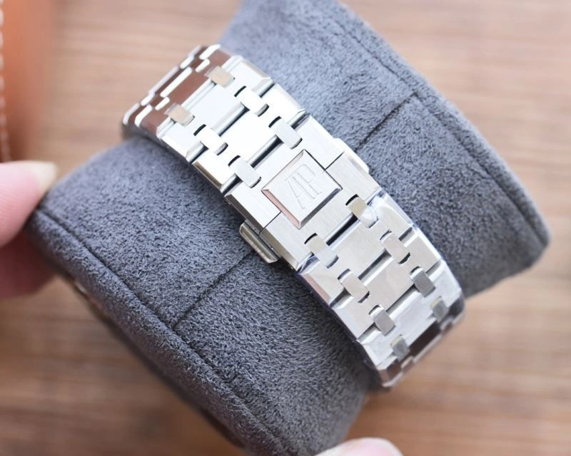 AP Watches Youthful 177013