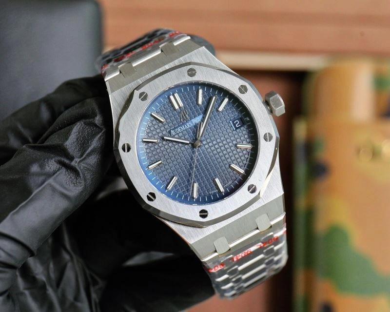 Versatile AP Watches 176900