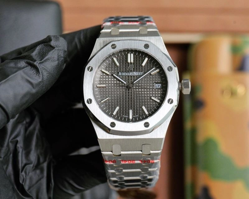 Versatile AP Watches 176900