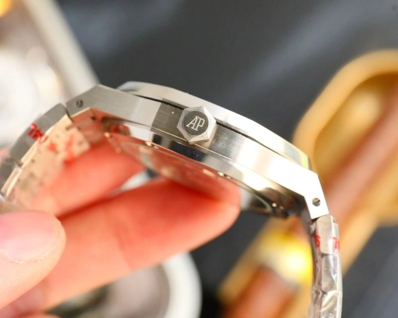 Durable AP Watches 176736