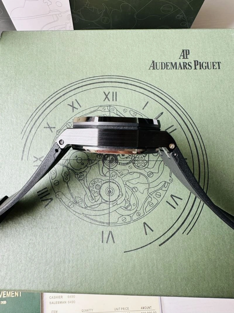 AP Watches TravelReady 176610