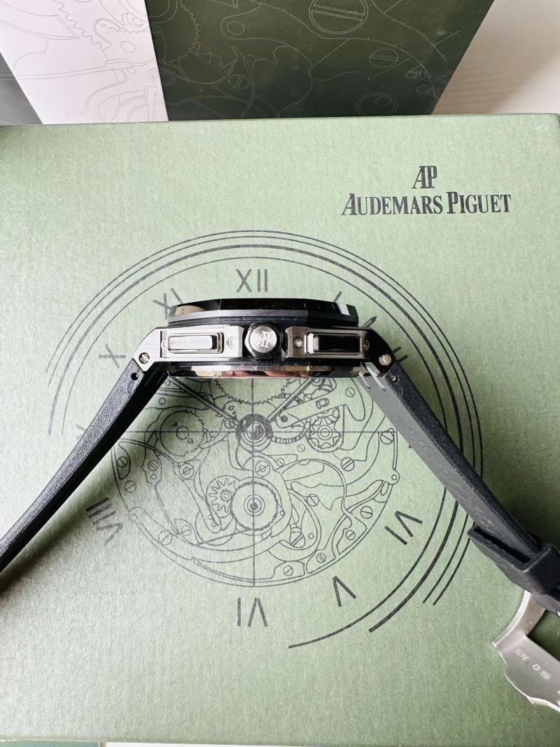 AP Watches TravelReady 176610