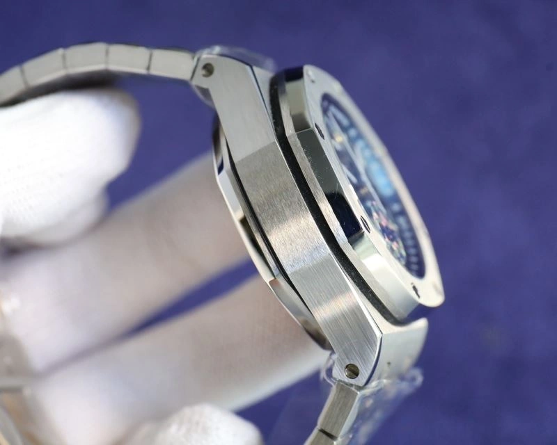 AP Watches TravelReady 176398