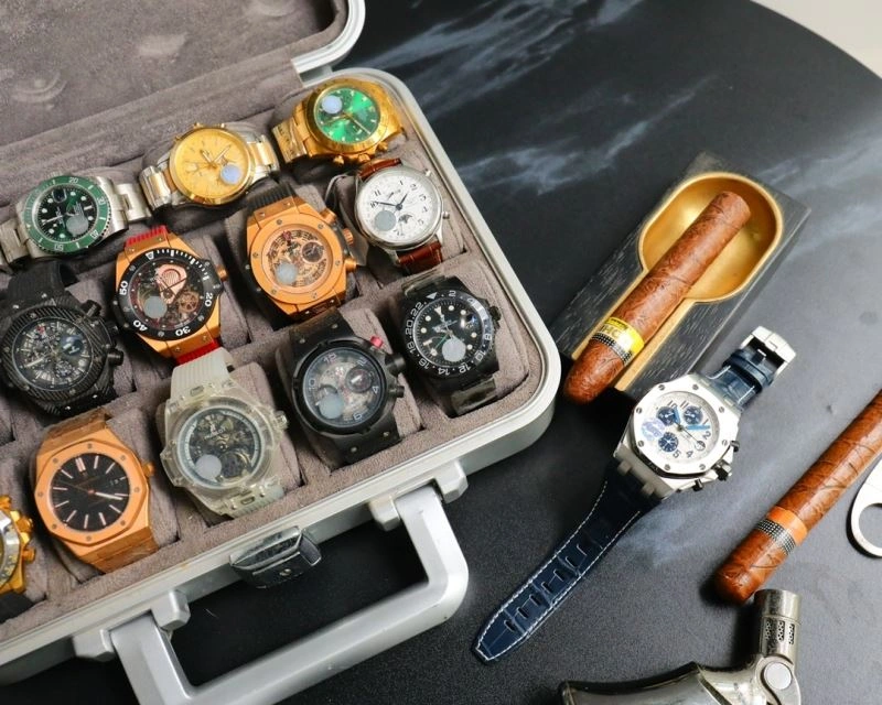 AP Watches TravelReady 176410