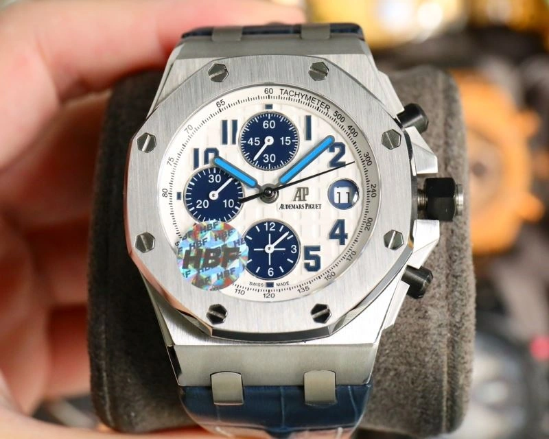 AP Watches TravelReady 176410