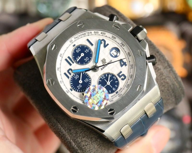AP Watches TravelReady 176410