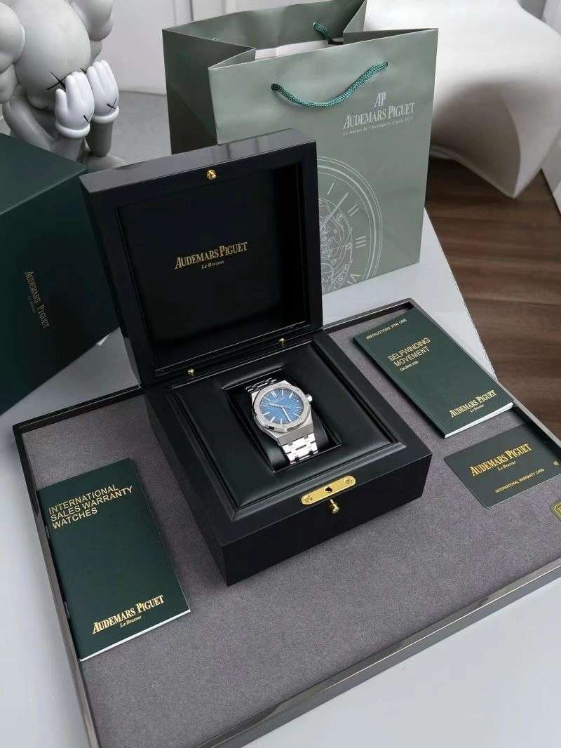 Versatile AP Watches 176288