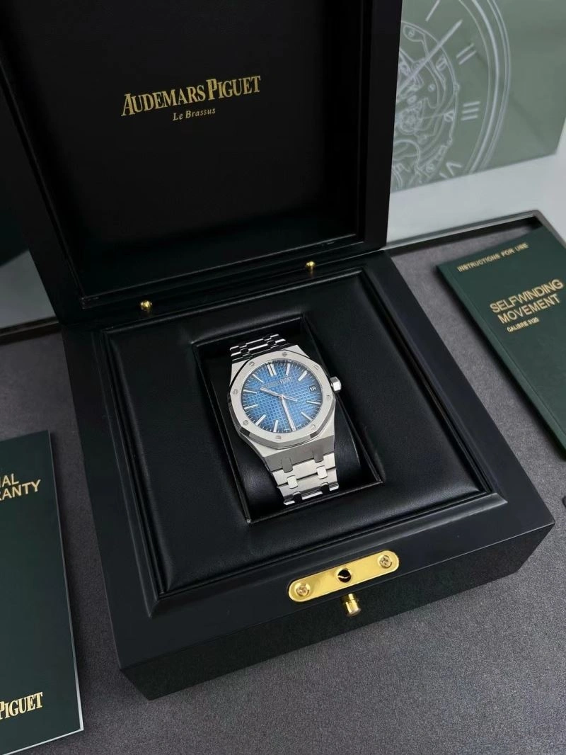 Versatile AP Watches 176288