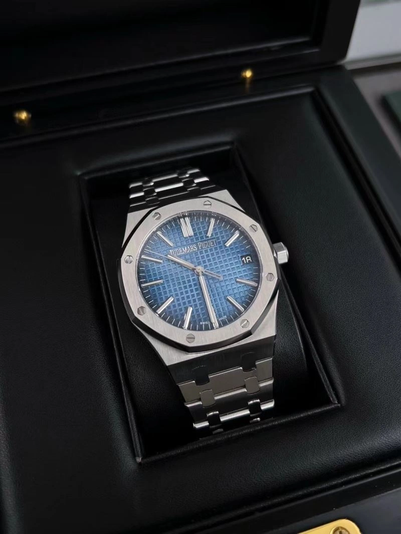 Versatile AP Watches 176288