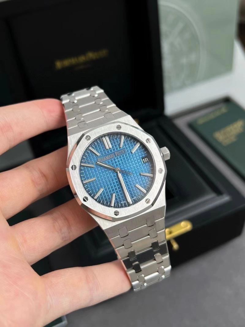 Versatile AP Watches 176288