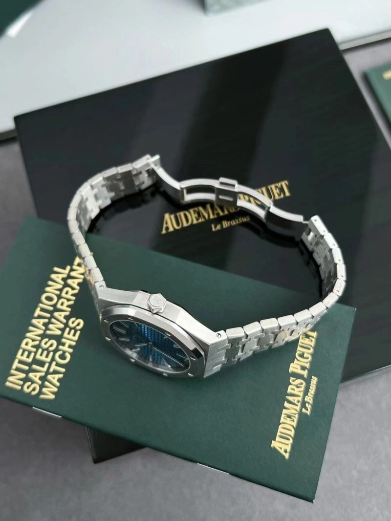 Versatile AP Watches 176288
