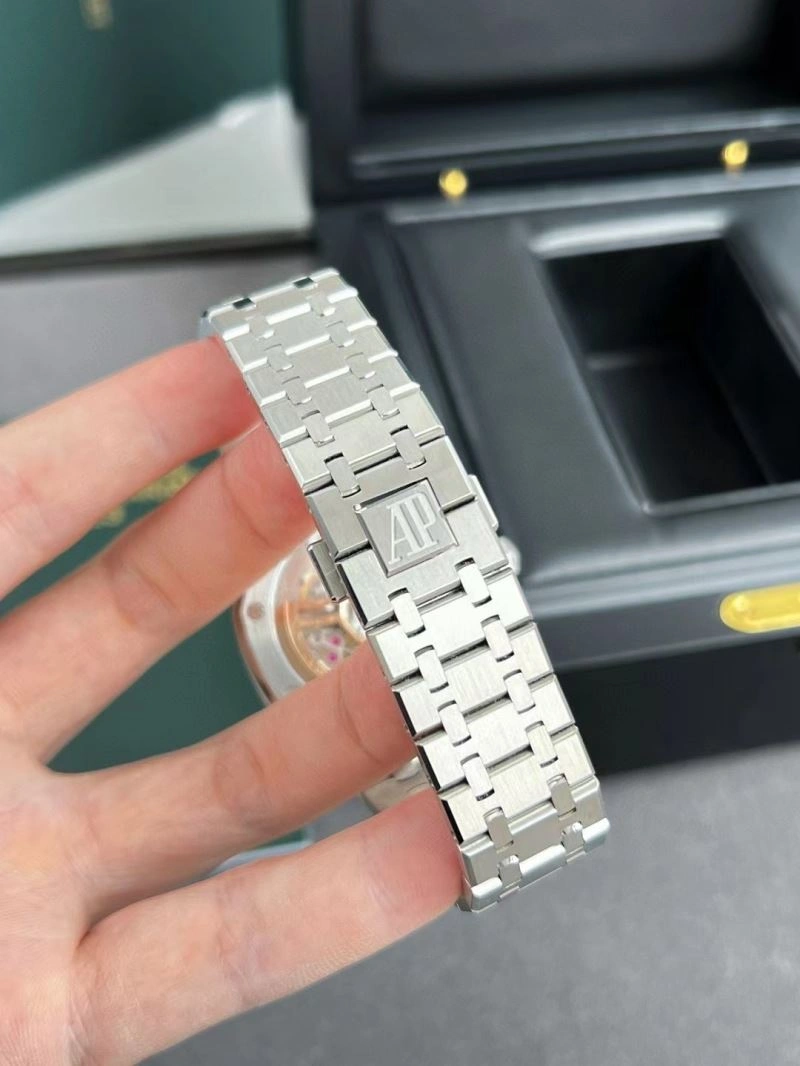 Versatile AP Watches 176288