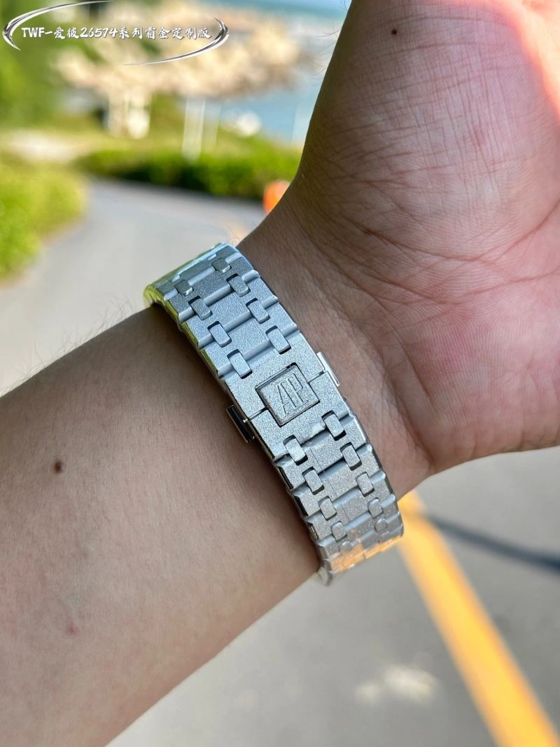 AP Watches SmoothTexture 176073