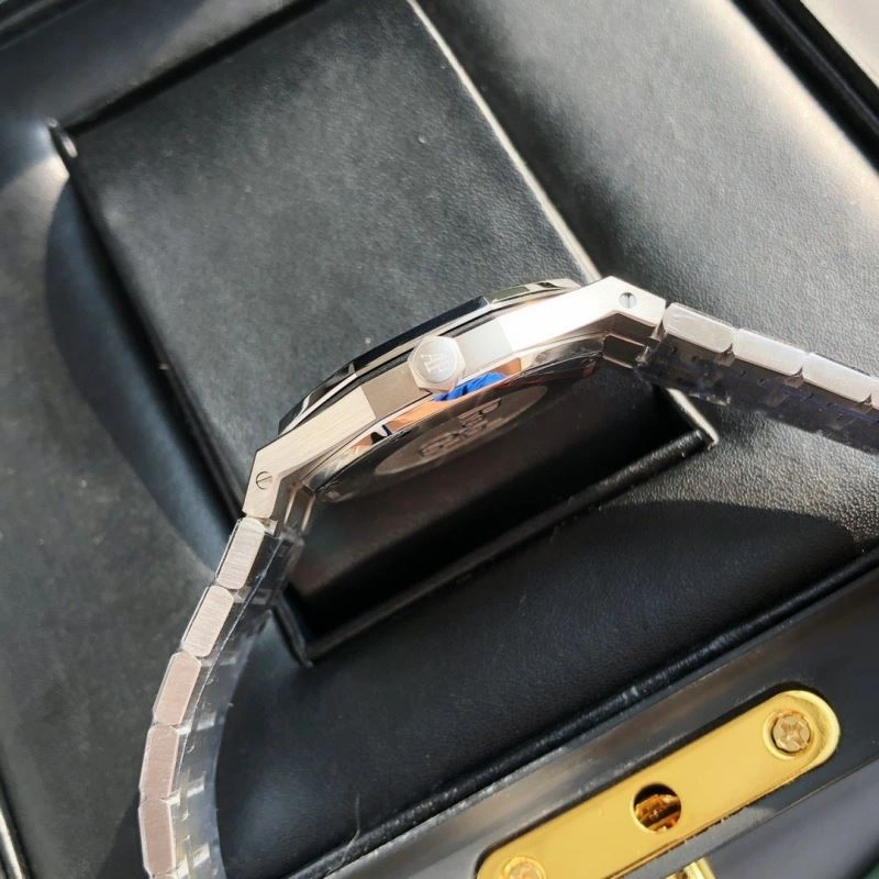 AP Watches MoistureWicking 176037