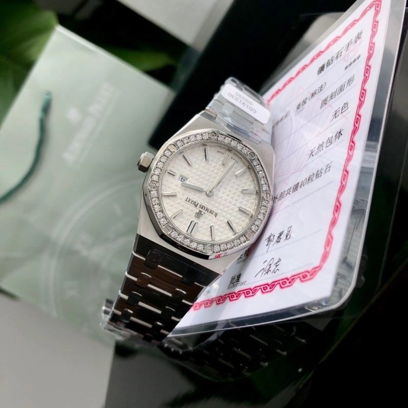 Versatile AP Watches 176031