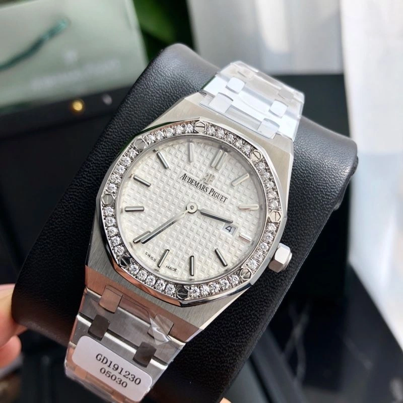 Versatile AP Watches 176031