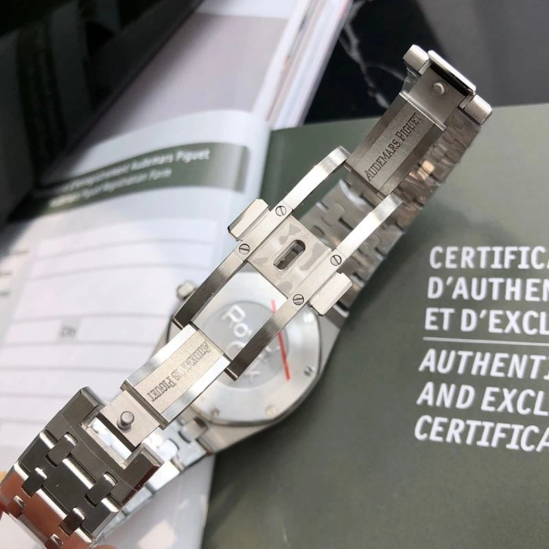 Versatile AP Watches 176031