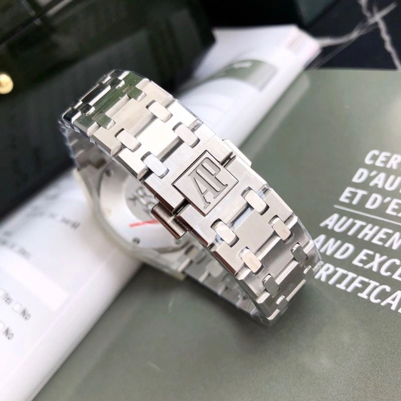 Versatile AP Watches 176031