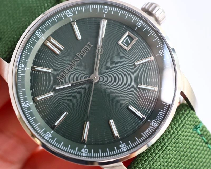 AP Watches ZipUp 175934