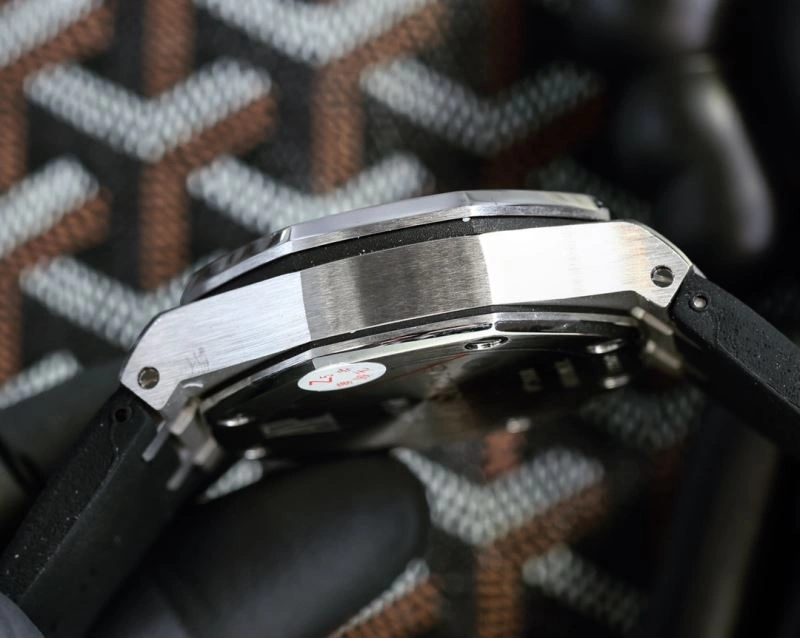 AP Watches StreetReady 176178