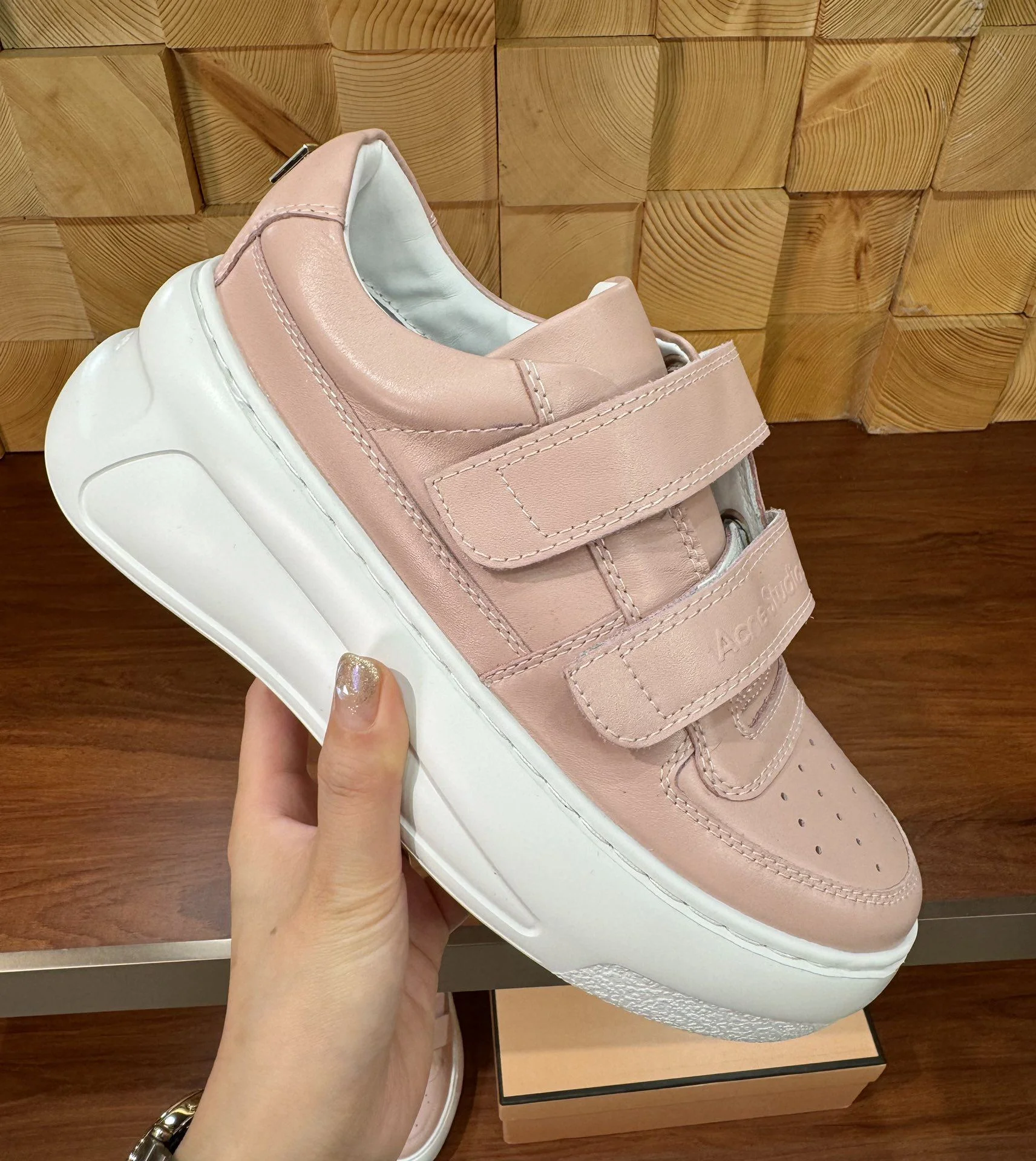 Acne Studio Shoes UrbanStyle 8552