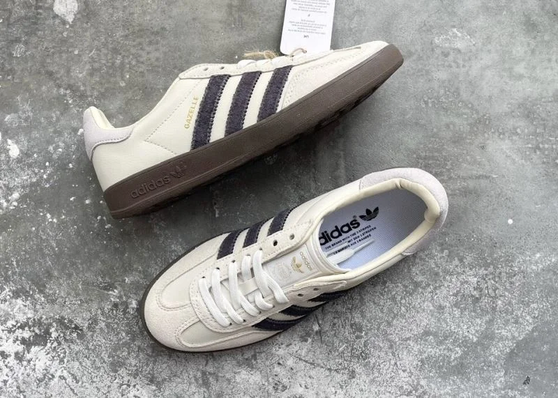 Sleek Adidas Gazelle Shoes 16156