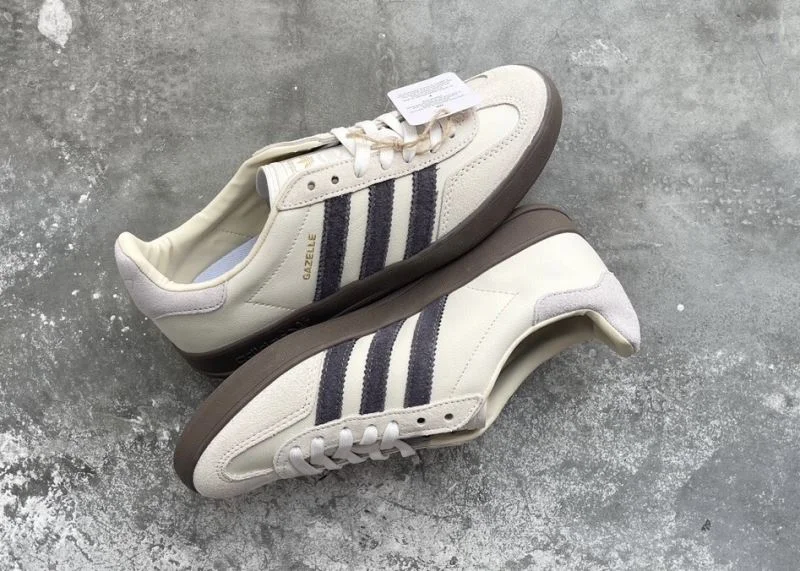 Sleek Adidas Gazelle Shoes 16156