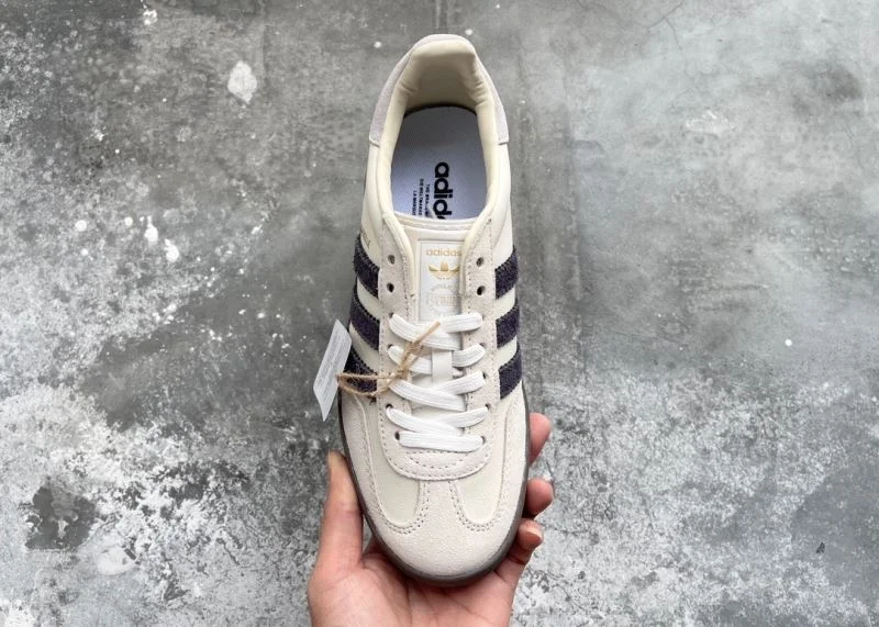 Sleek Adidas Gazelle Shoes 16156