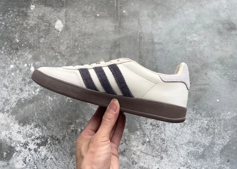 Sleek Adidas Gazelle Shoes 16156