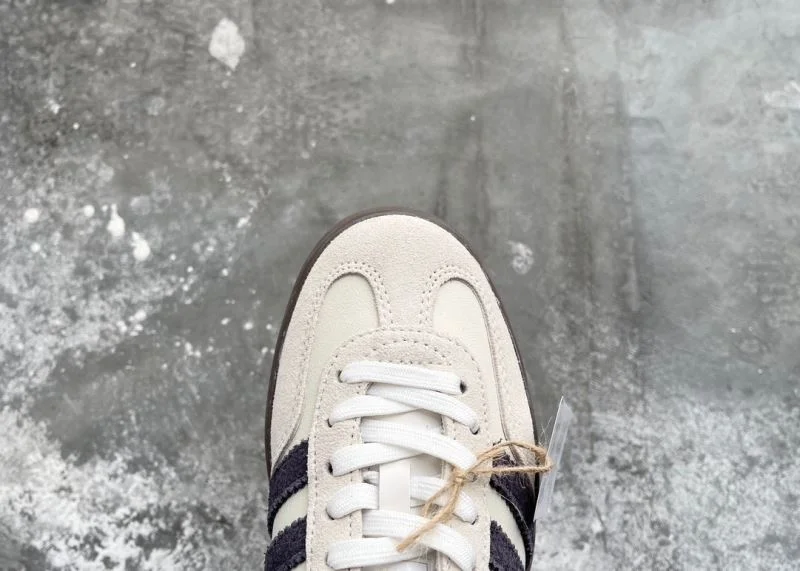 Sleek Adidas Gazelle Shoes 16156