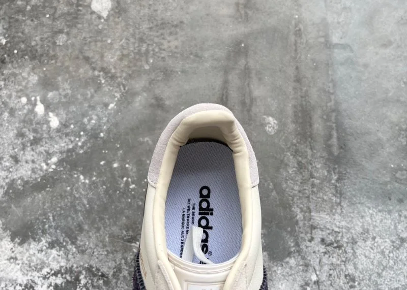 Sleek Adidas Gazelle Shoes 16156