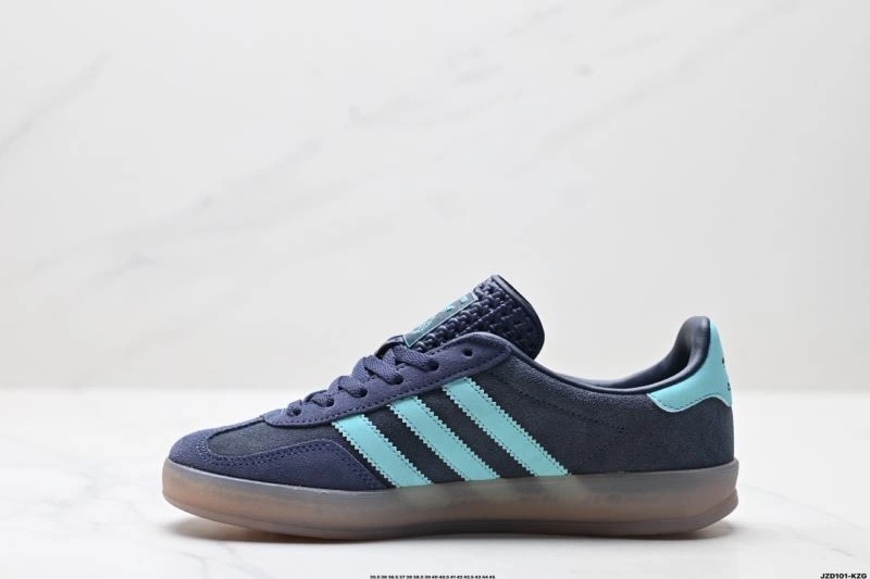 RelaxedFit Adidas Gazelle Shoes 610
