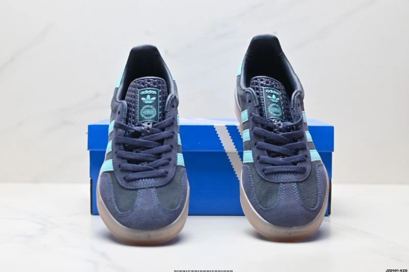 RelaxedFit Adidas Gazelle Shoes 610