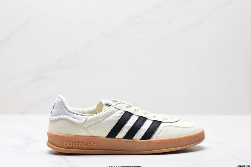 EasyCare Adidas Gazelle Shoes 589