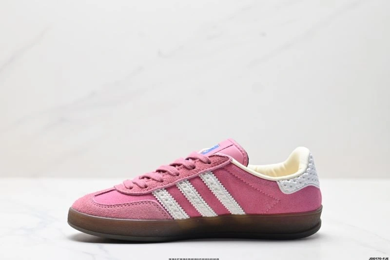 Functional Adidas Gazelle Shoes 580