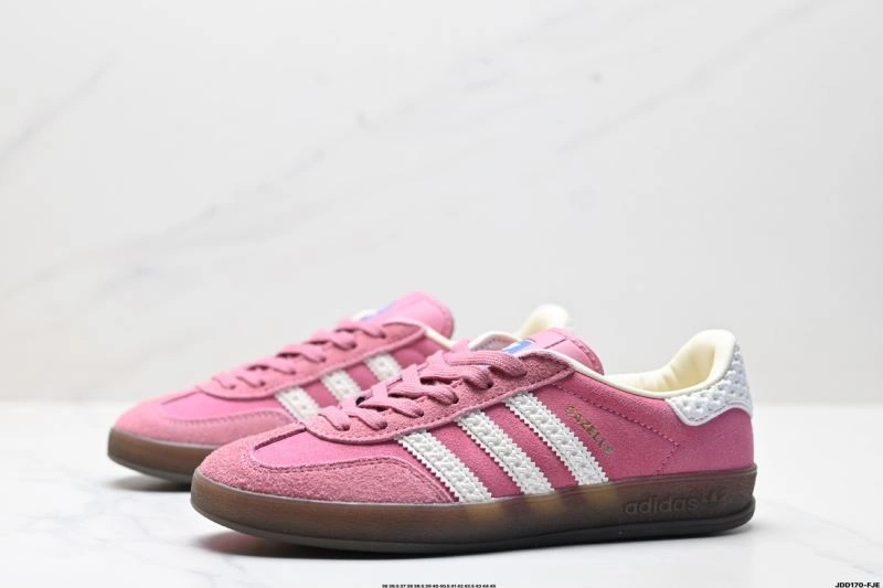 Functional Adidas Gazelle Shoes 580