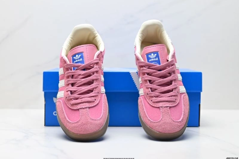 Functional Adidas Gazelle Shoes 580