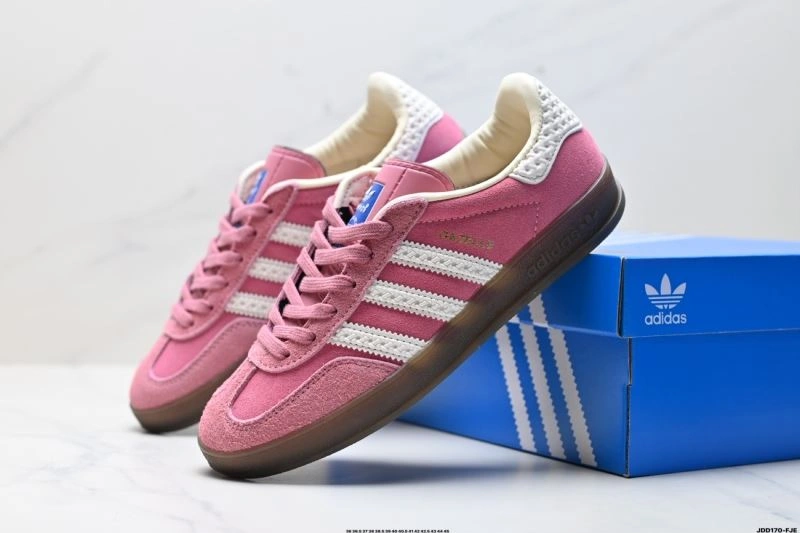 Functional Adidas Gazelle Shoes 580
