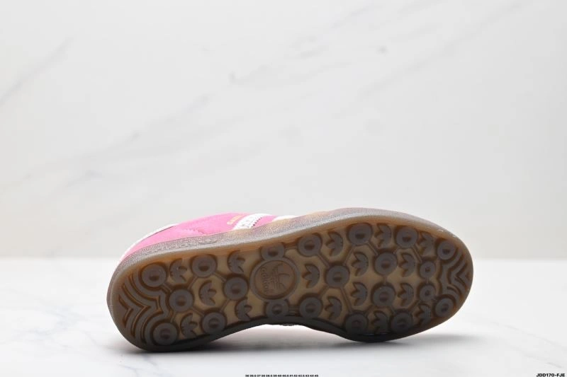 Functional Adidas Gazelle Shoes 580