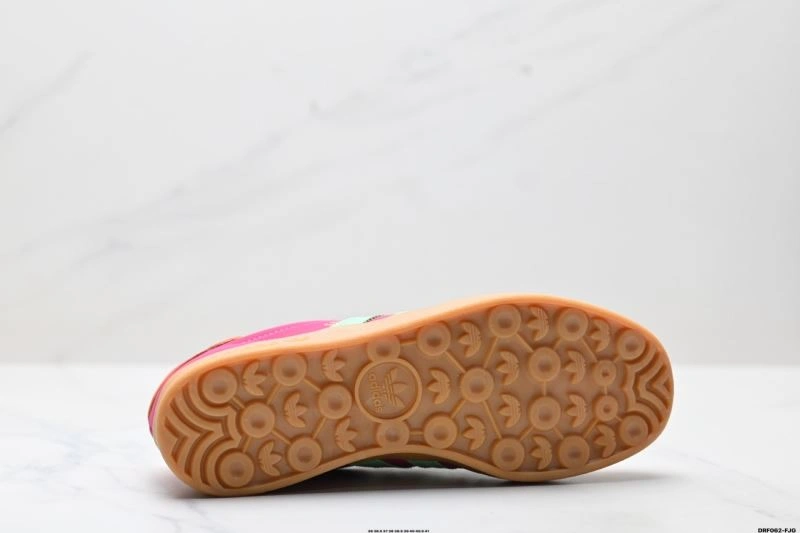 Adidas Gazelle Shoes Lightweight 556