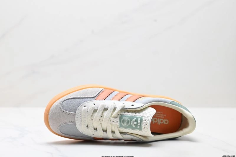 Chic Adidas Gazelle Shoes 560